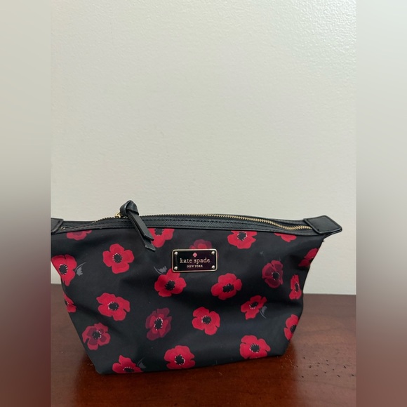 Kate Spade Black and Red Poppy Floral Print Women's nylon makeup bag - Picture 1 of 12